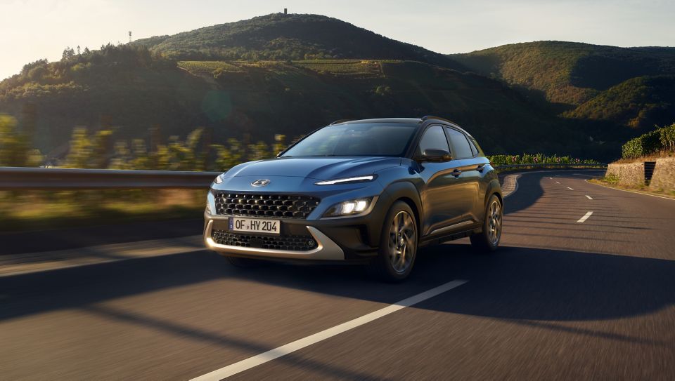 Nouveau Hyundai KONA Electric en cours de recharge.